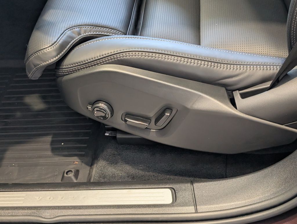 2026 Volvo XC60 Plug-In Hybrid T8 Ultra Hunt Valley MD