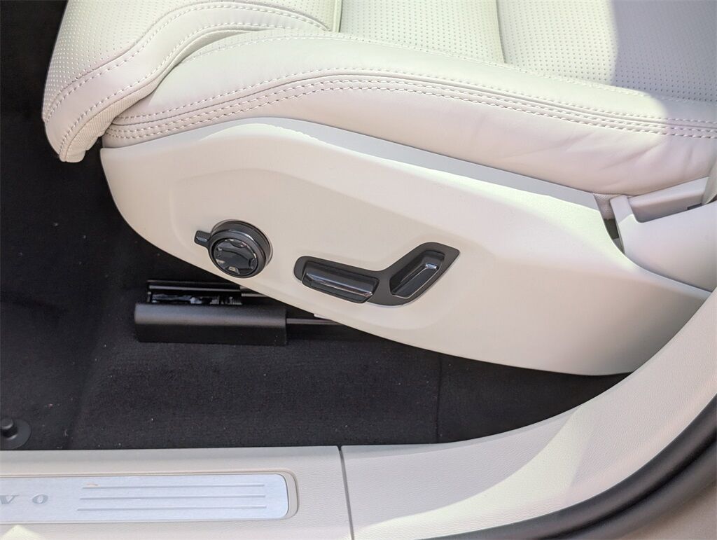 2026 Volvo XC60 Plug-In Hybrid T8 Ultra Hunt Valley MD