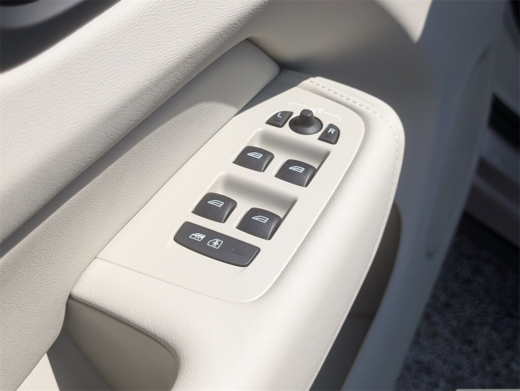 2026 Volvo XC60 Plug-In Hybrid T8 Ultra Hunt Valley MD