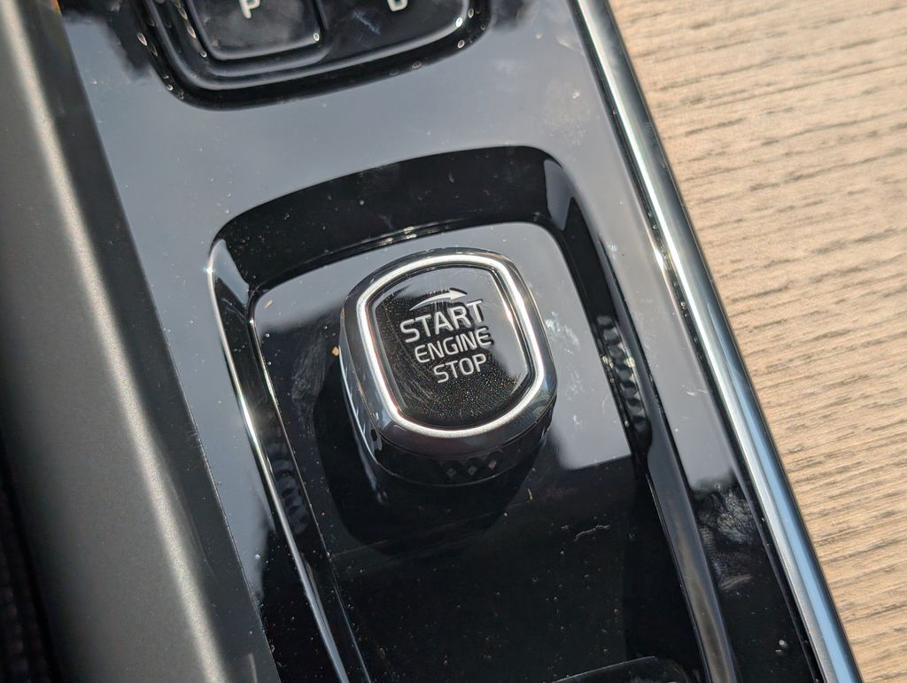 2026 Volvo XC60 Plug-In Hybrid T8 Ultra Hunt Valley MD