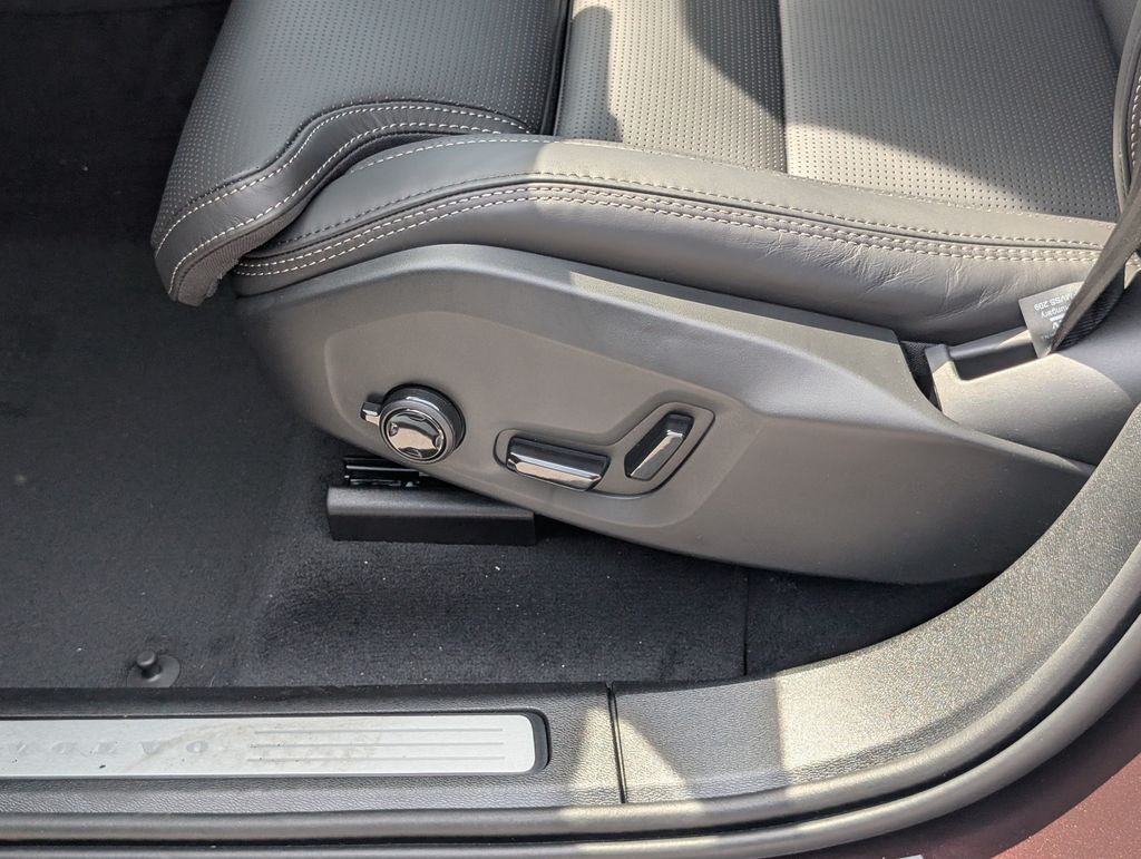 2026 Volvo XC60 Plug-In Hybrid T8 Ultra Hunt Valley MD