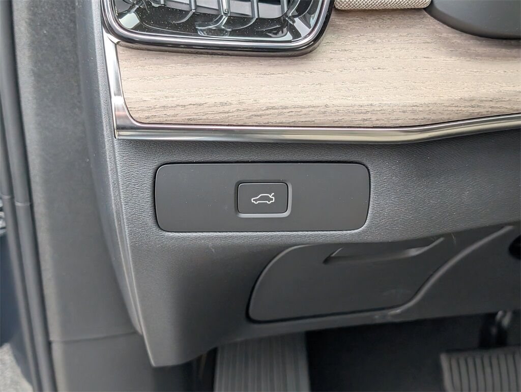 2026 Volvo XC90 B5 Core Hunt Valley MD