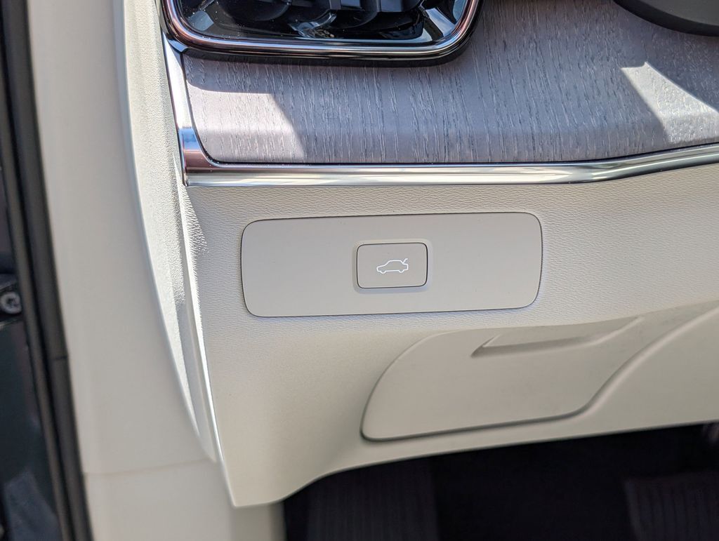2026 Volvo XC90 B5 Ultra Hunt Valley MD