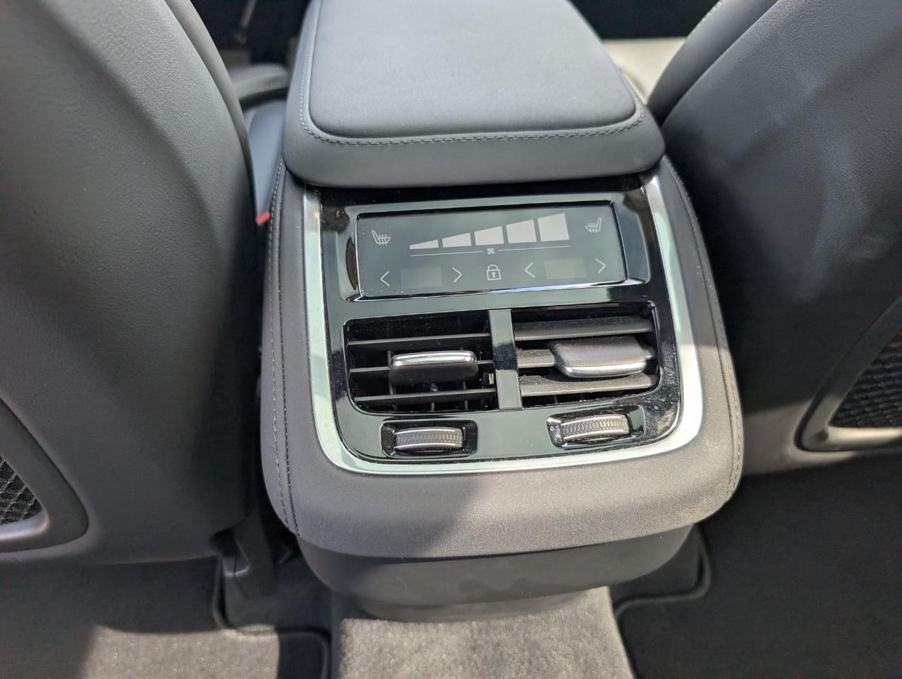 2026 Volvo XC90 B6 Hybrid AWD ULTRA | HK Premium Audio, Pilot Assist, 360 Cam, Heated & Cooled Nappa Leather Portland OR