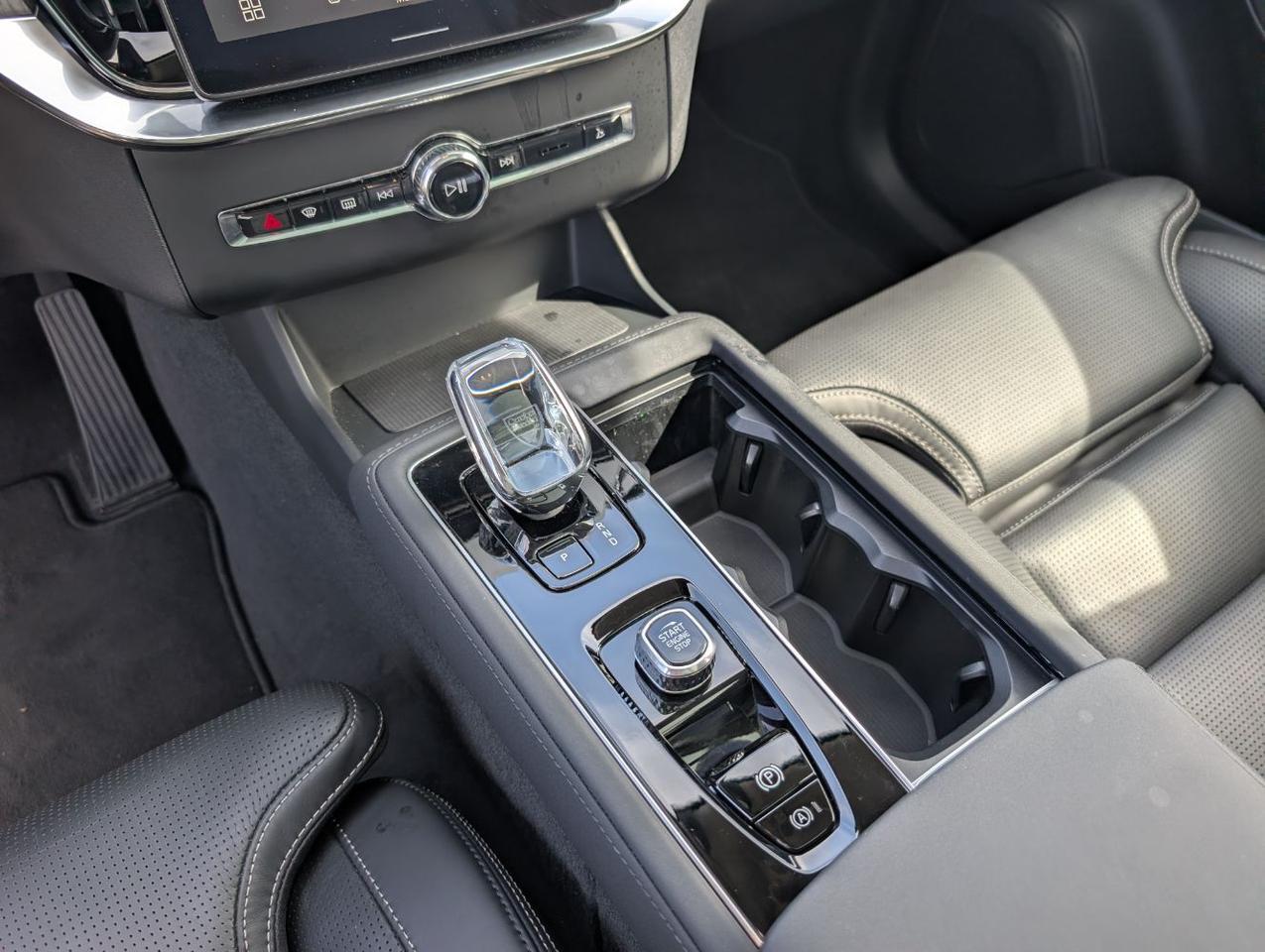 2026 Volvo XC90 B6 Hybrid AWD ULTRA | HK Premium Audio, Pilot Assist, 360 Cam, Heated & Cooled Nappa Leather Portland OR