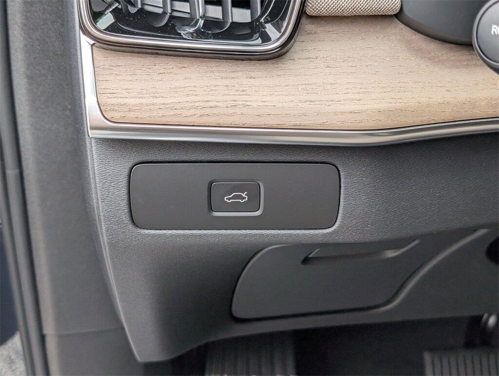 2026 Volvo XC90 B6 Plus 6-Seater Hunt Valley MD