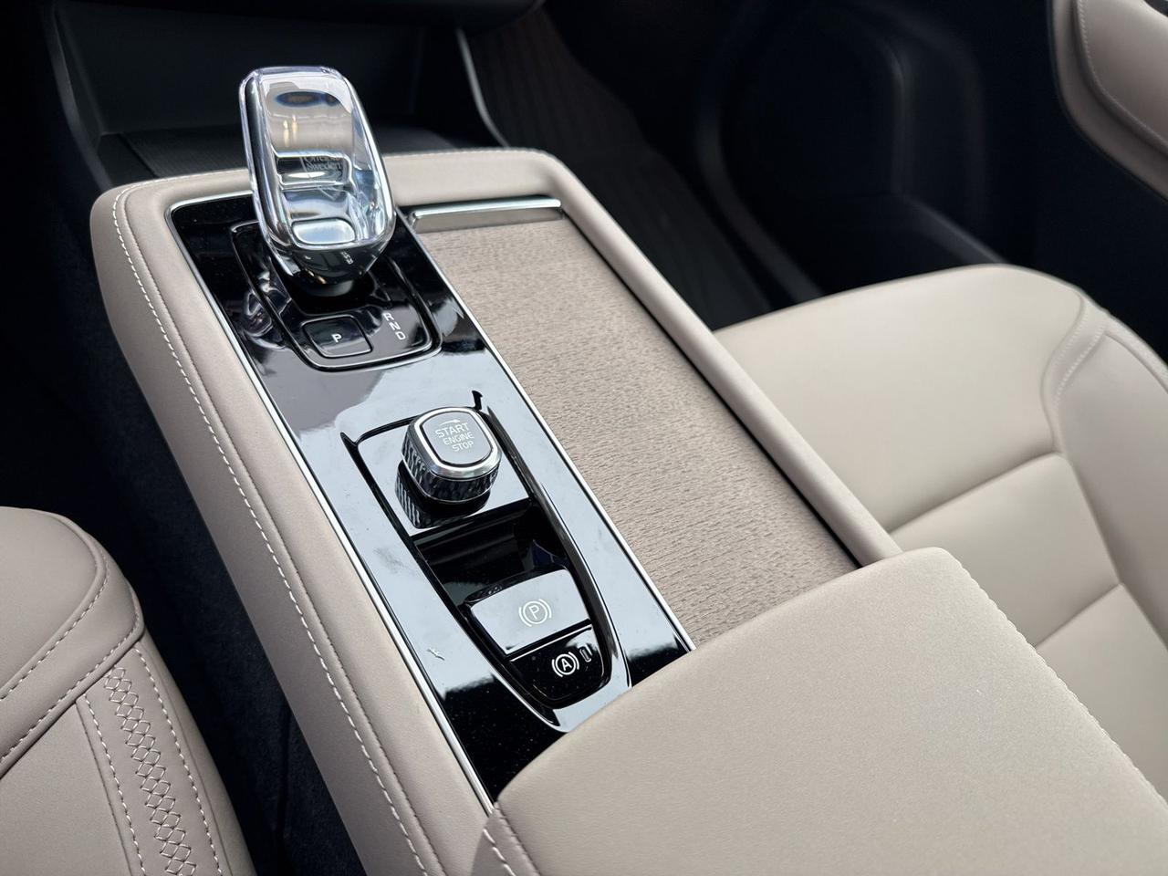 2026 Volvo XC90 B6 Plus 7-Seater Bend OR