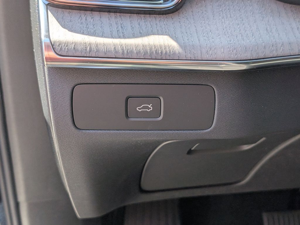 2026 Volvo XC90 B6 Ultra Hunt Valley MD