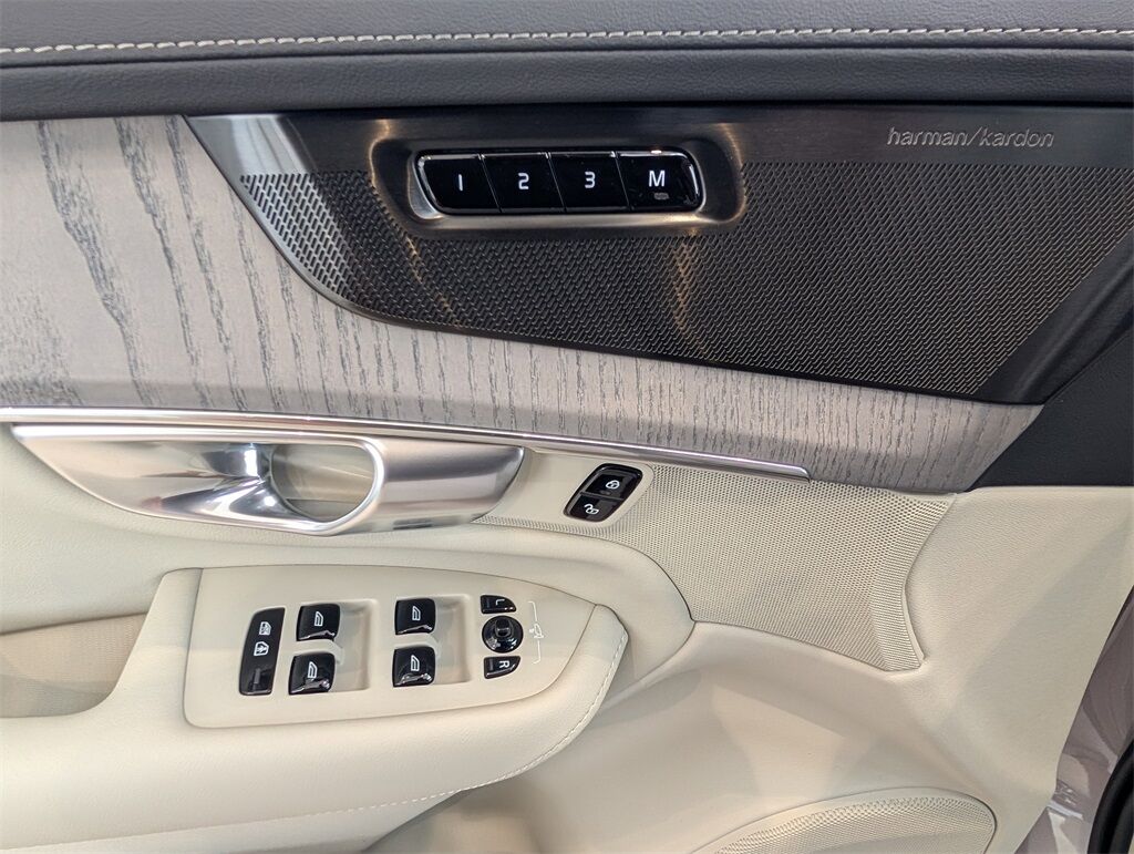 2026 Volvo XC90 Plug-In Hybrid T8 Ultra Hunt Valley MD
