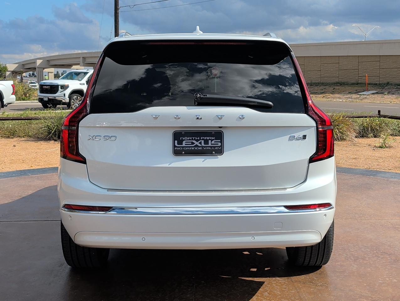 2026 Volvo XC90 Plus