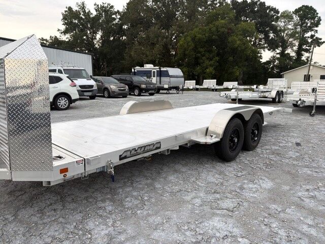 2027 Aluma 8220H Tilt w/5200lb Axles Executive Series