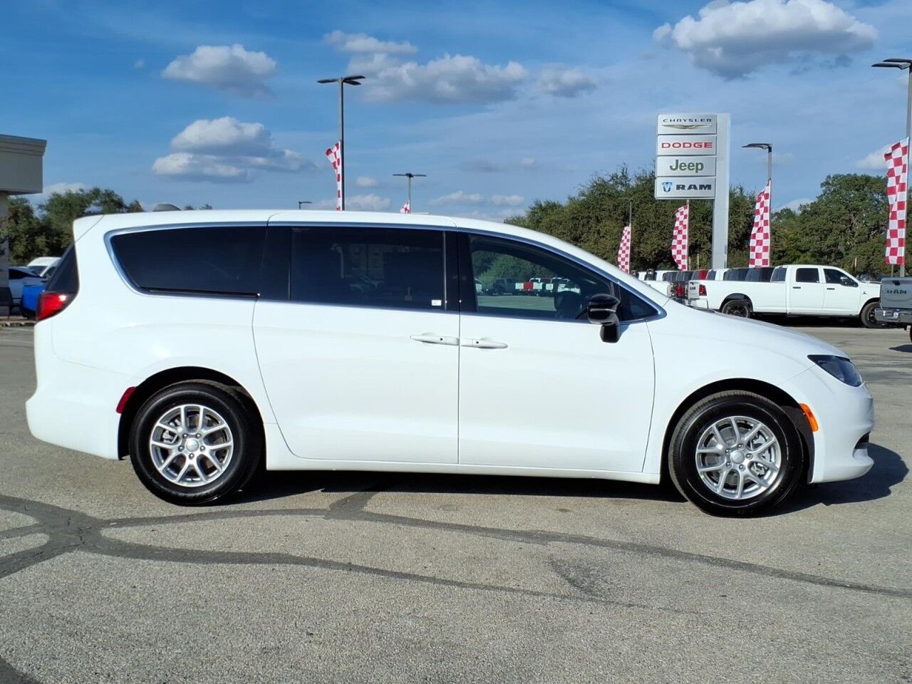 2027 Chrysler Pacifica LX