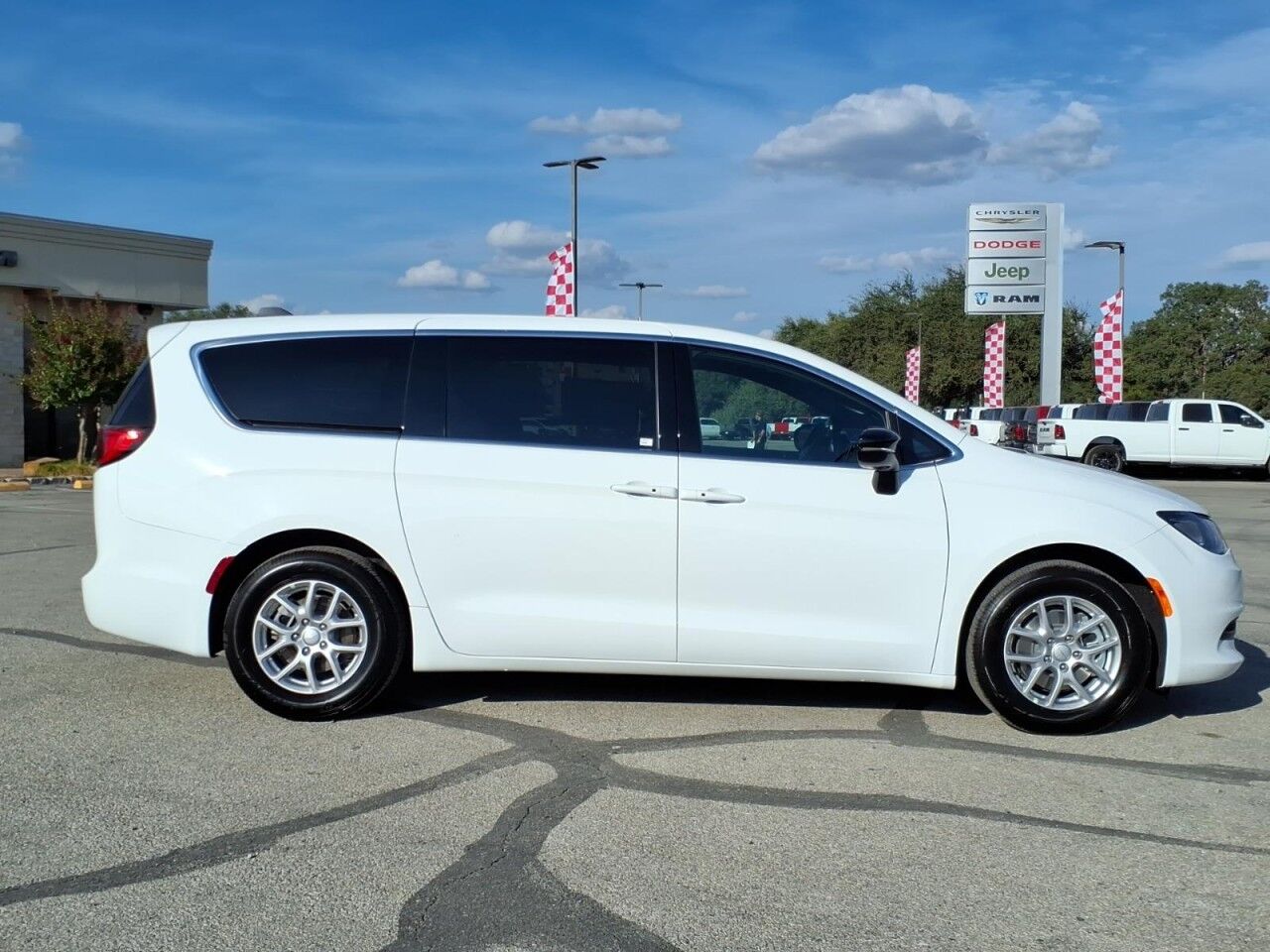 2027 Chrysler Pacifica LX