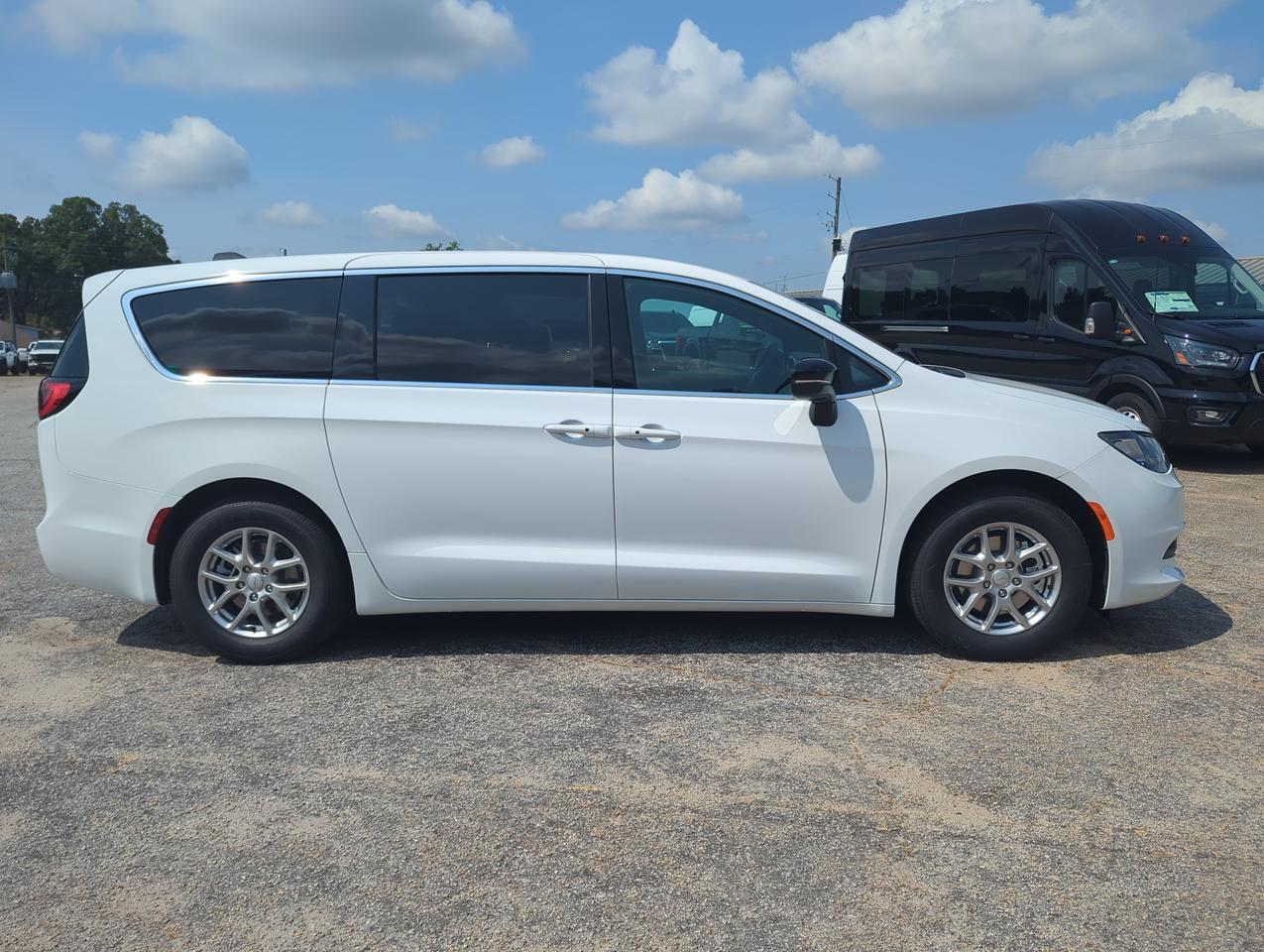 2027 Chrysler Pacifica LX Appleton WI