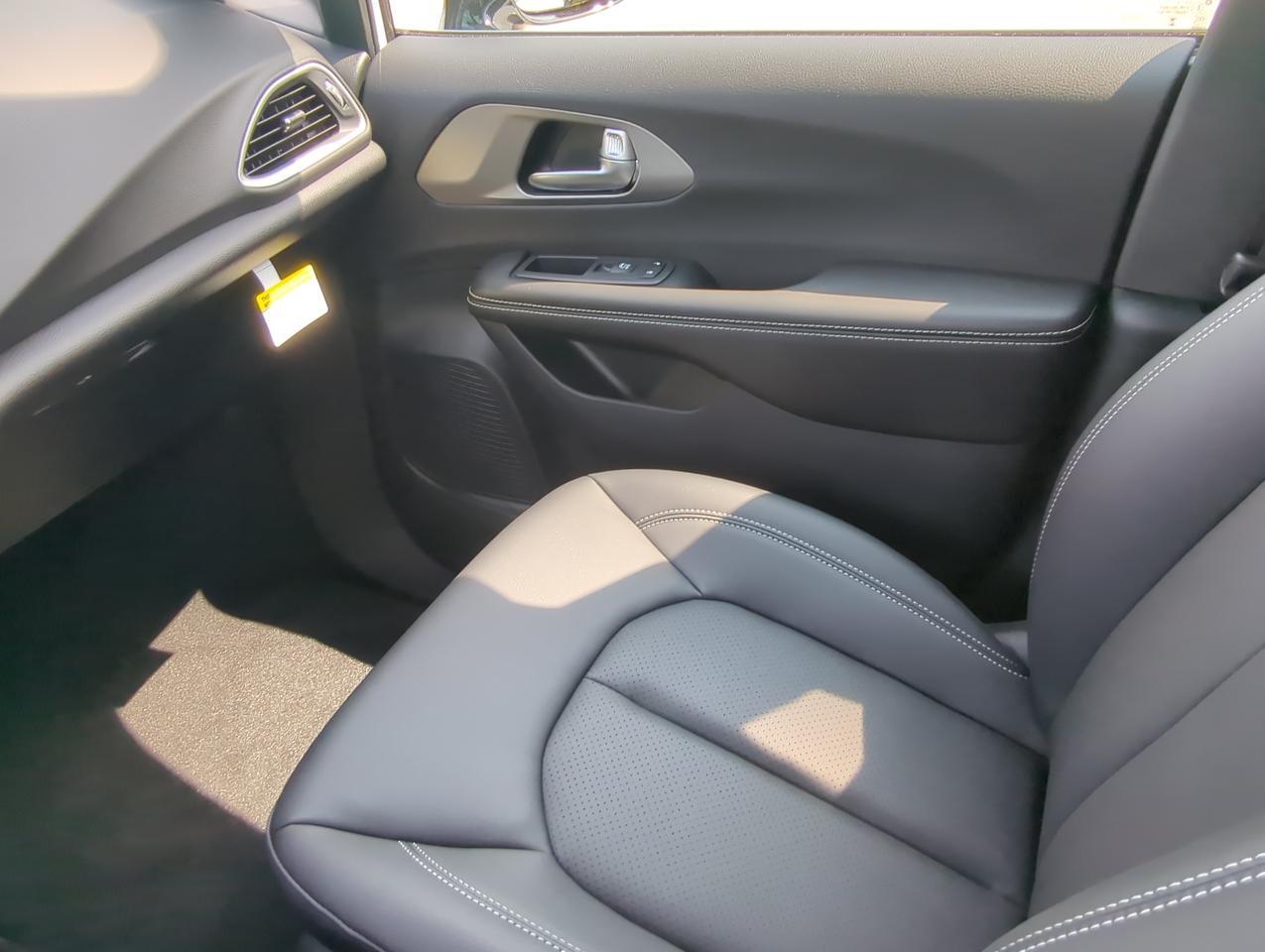 2027 Chrysler Pacifica LX Appleton WI