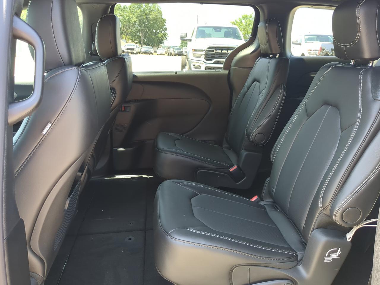 2027 Chrysler Pacifica LX Appleton WI