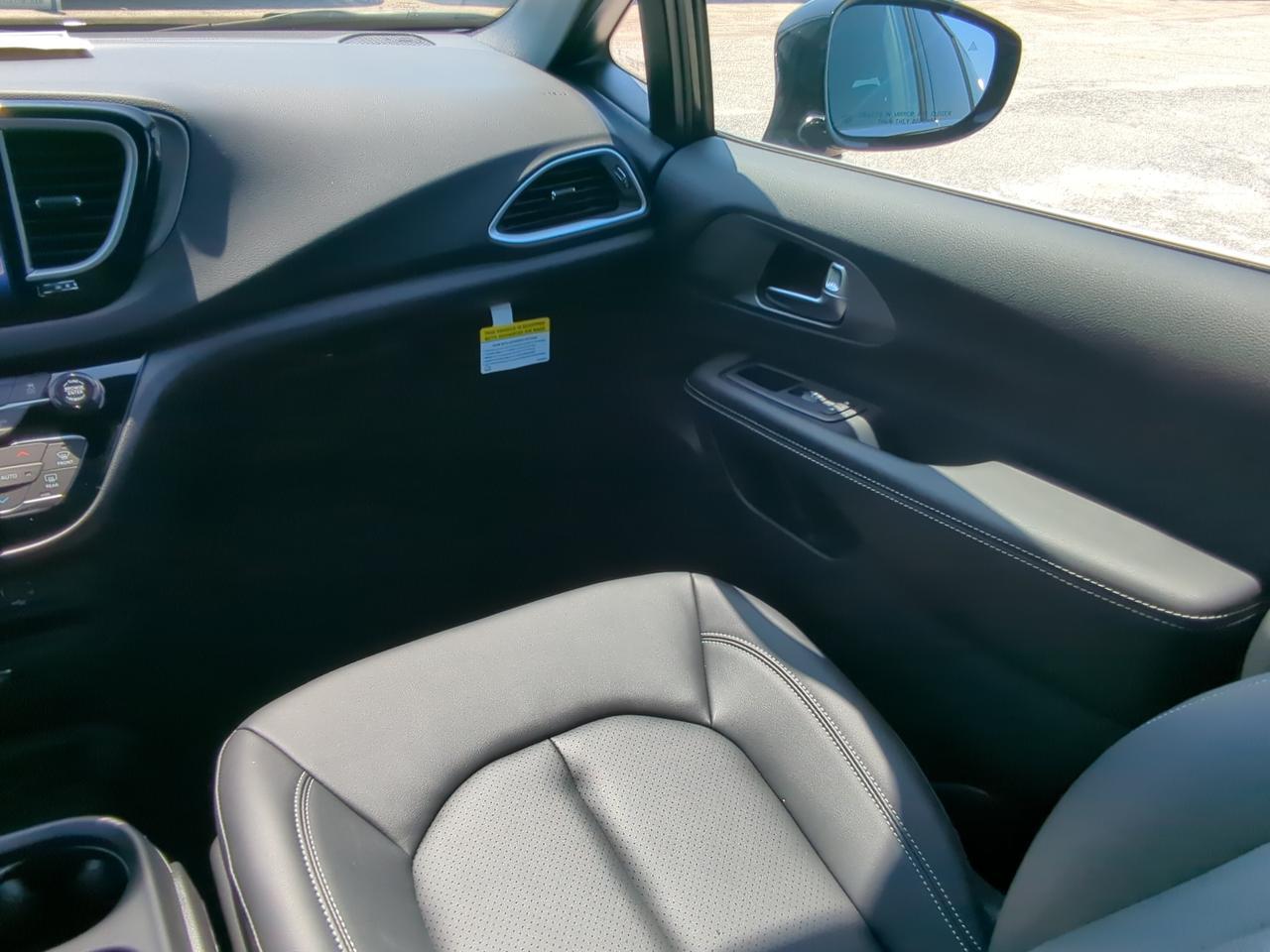 2027 Chrysler Pacifica LX Appleton WI