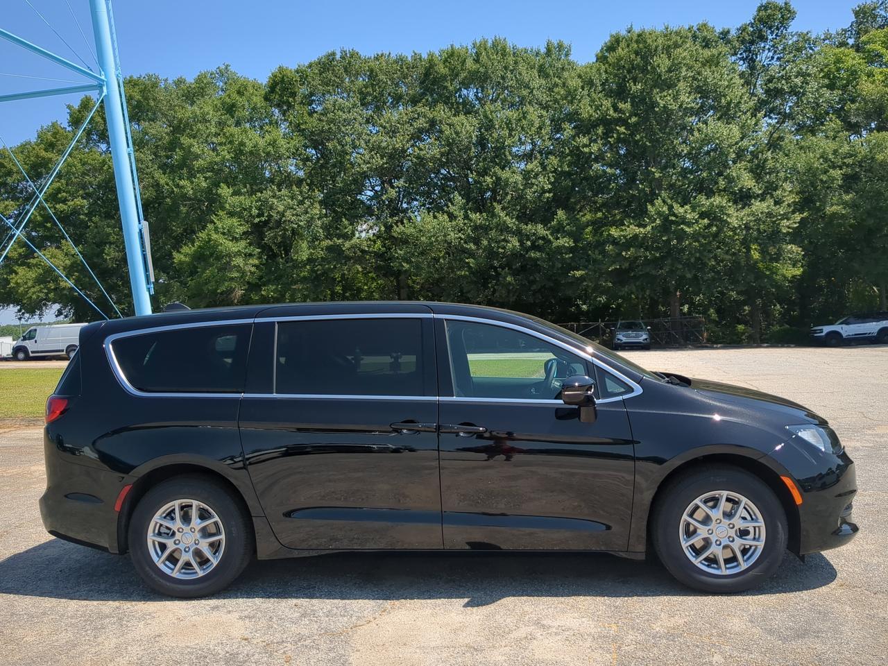 2027 Chrysler Pacifica LX Appleton WI