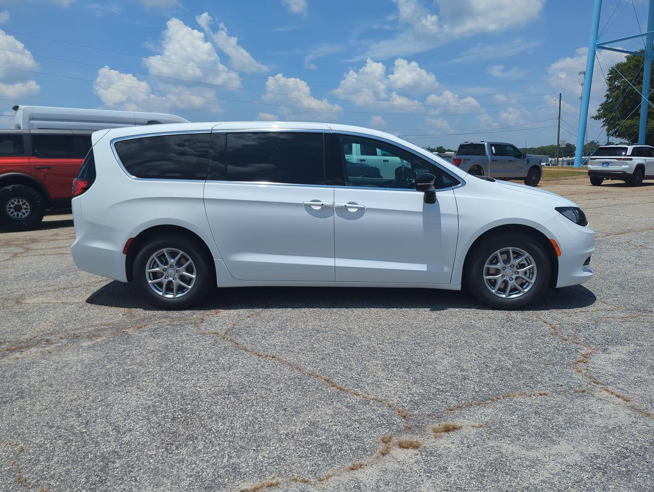 2027 Chrysler Pacifica LX