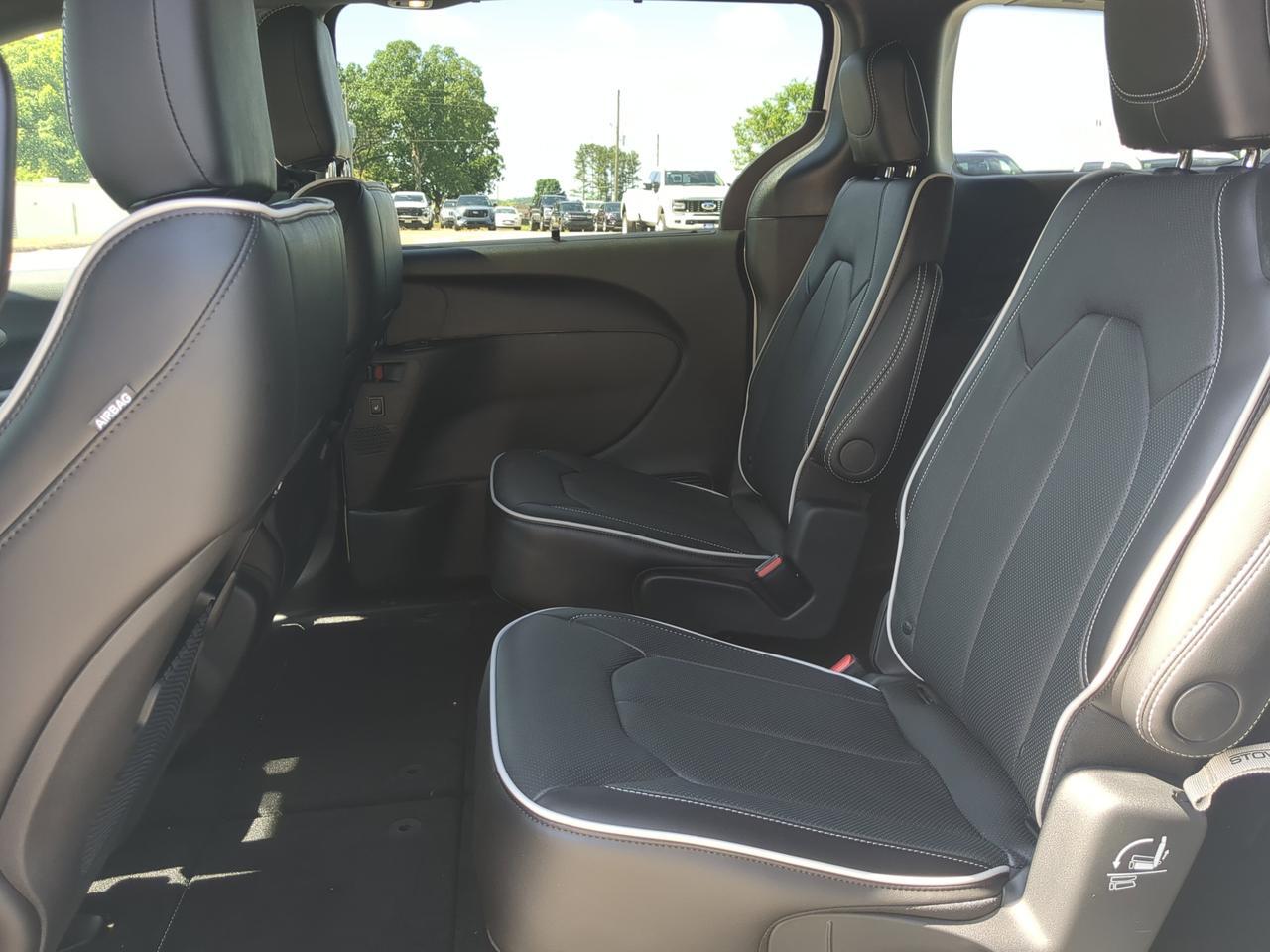 2027 Chrysler Pacifica Limited Appleton WI