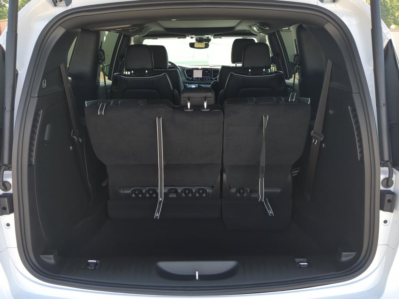2027 Chrysler Pacifica Limited Appleton WI