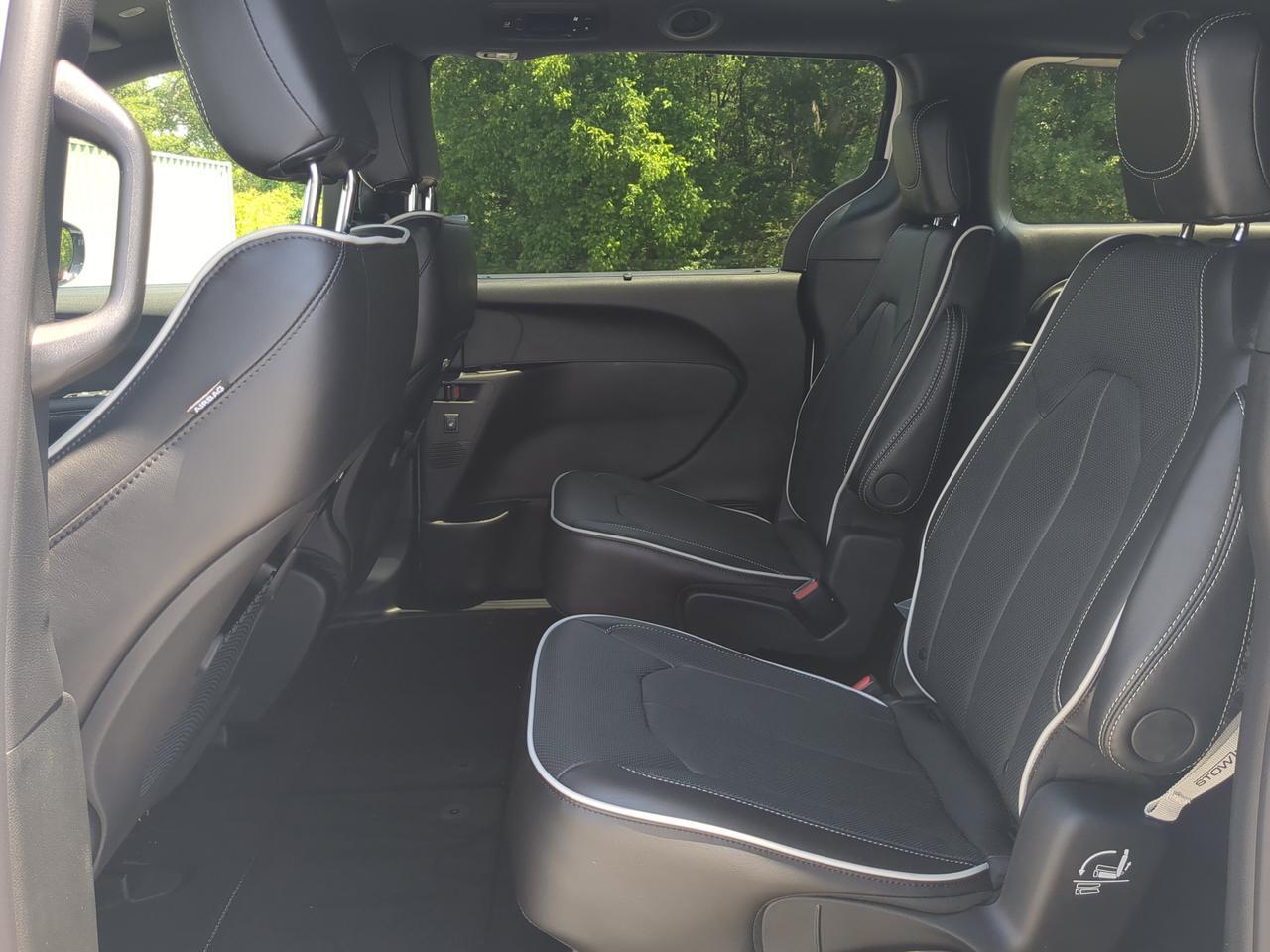 2027 Chrysler Pacifica Limited Appleton WI