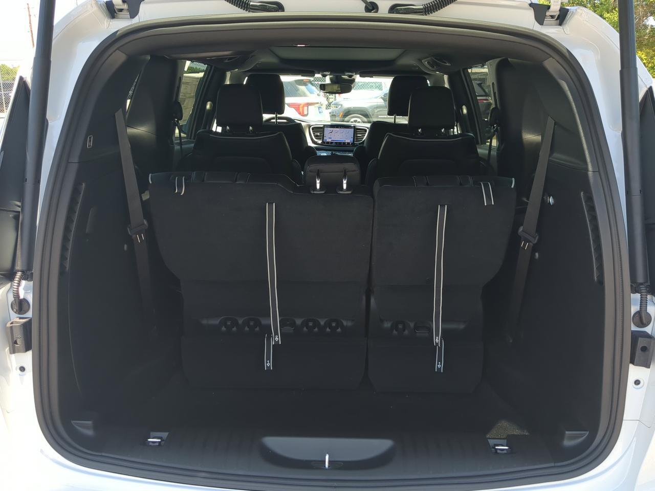2027 Chrysler Pacifica Limited Appleton WI