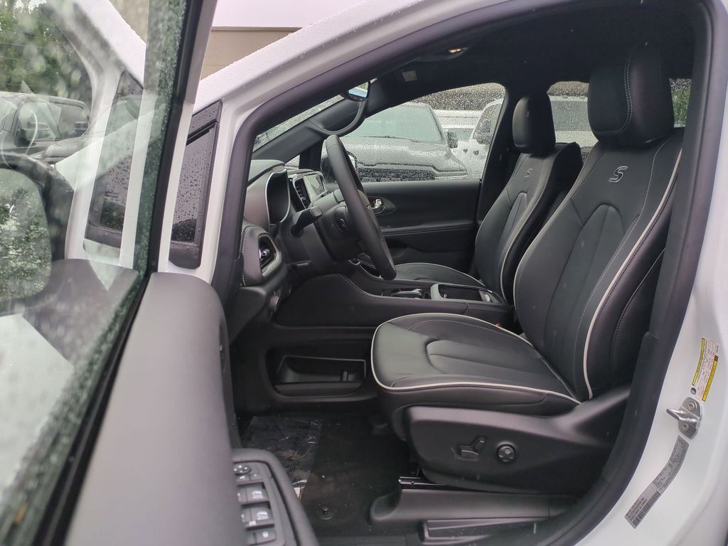 2027 Chrysler Pacifica Limited Gresham OR