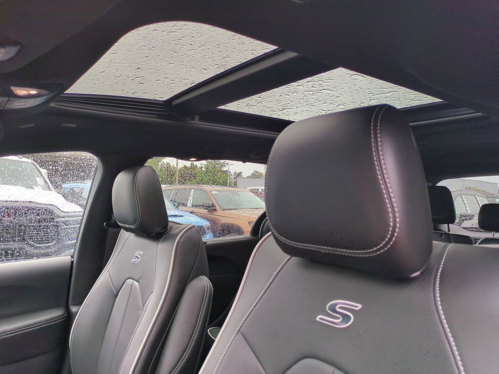 2027 Chrysler Pacifica Limited Gresham OR
