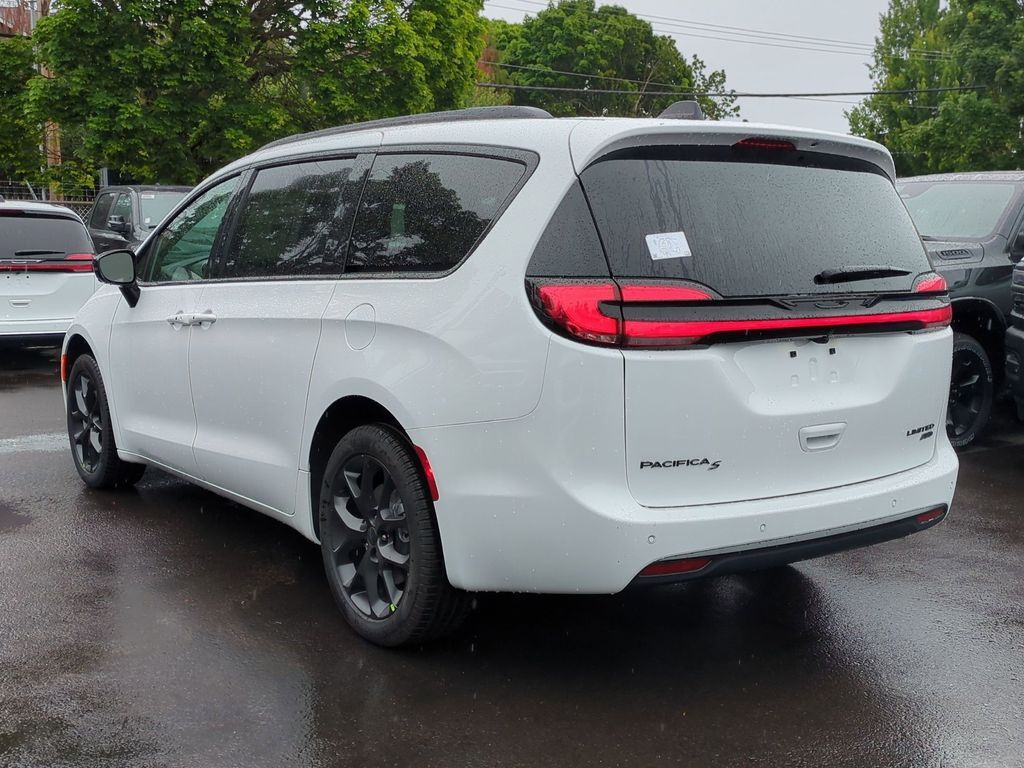 2027 Chrysler Pacifica Limited Gresham OR
