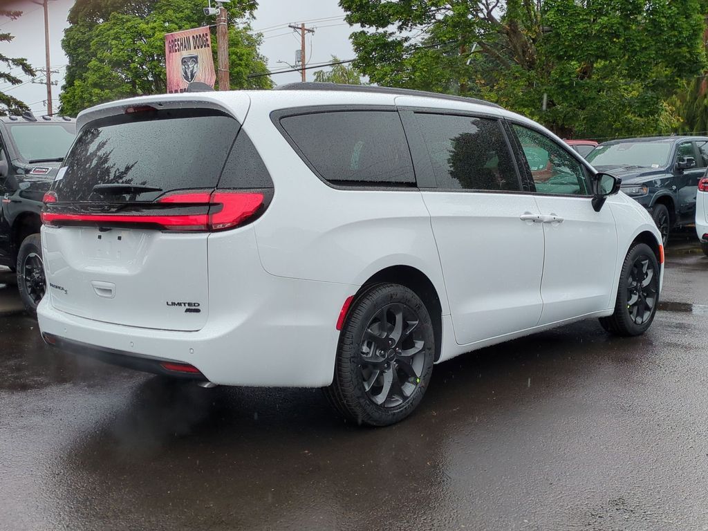 2027 Chrysler Pacifica Limited Gresham OR