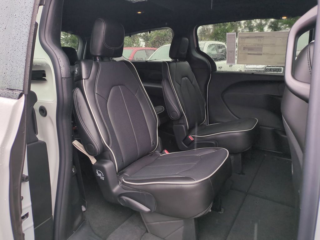 2027 Chrysler Pacifica Limited Gresham OR