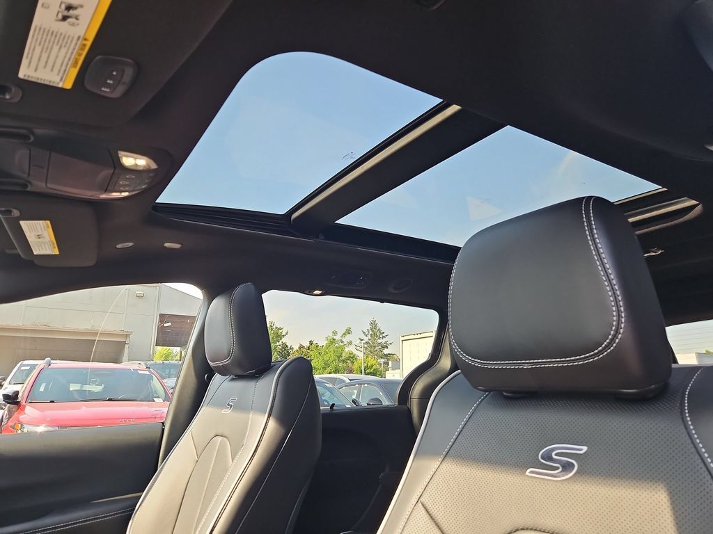 2027 Chrysler Pacifica Limited Portland OR