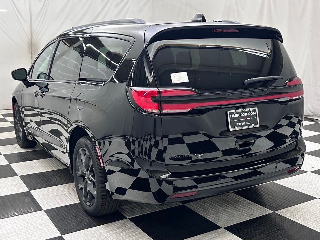 2027 Chrysler Pacifica Limited Portland OR