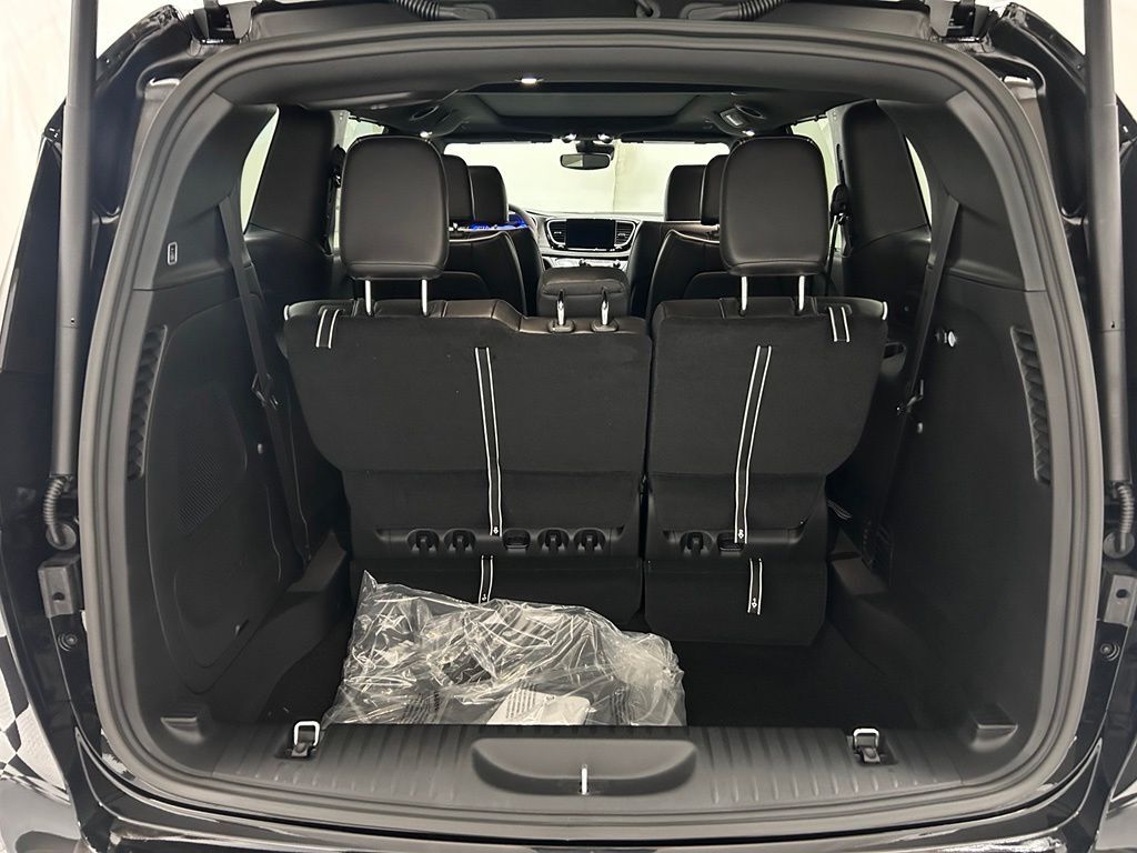 2027 Chrysler Pacifica Limited Portland OR