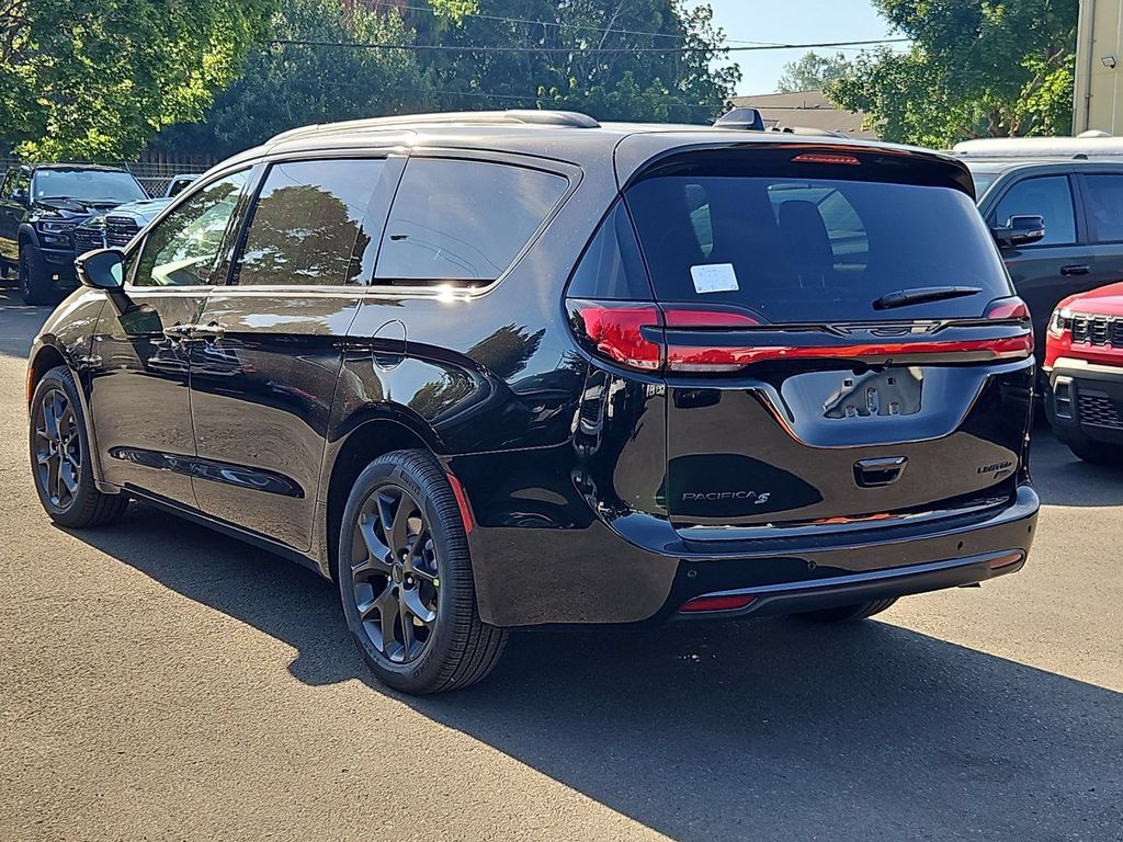 2027 Chrysler Pacifica Limited Portland OR