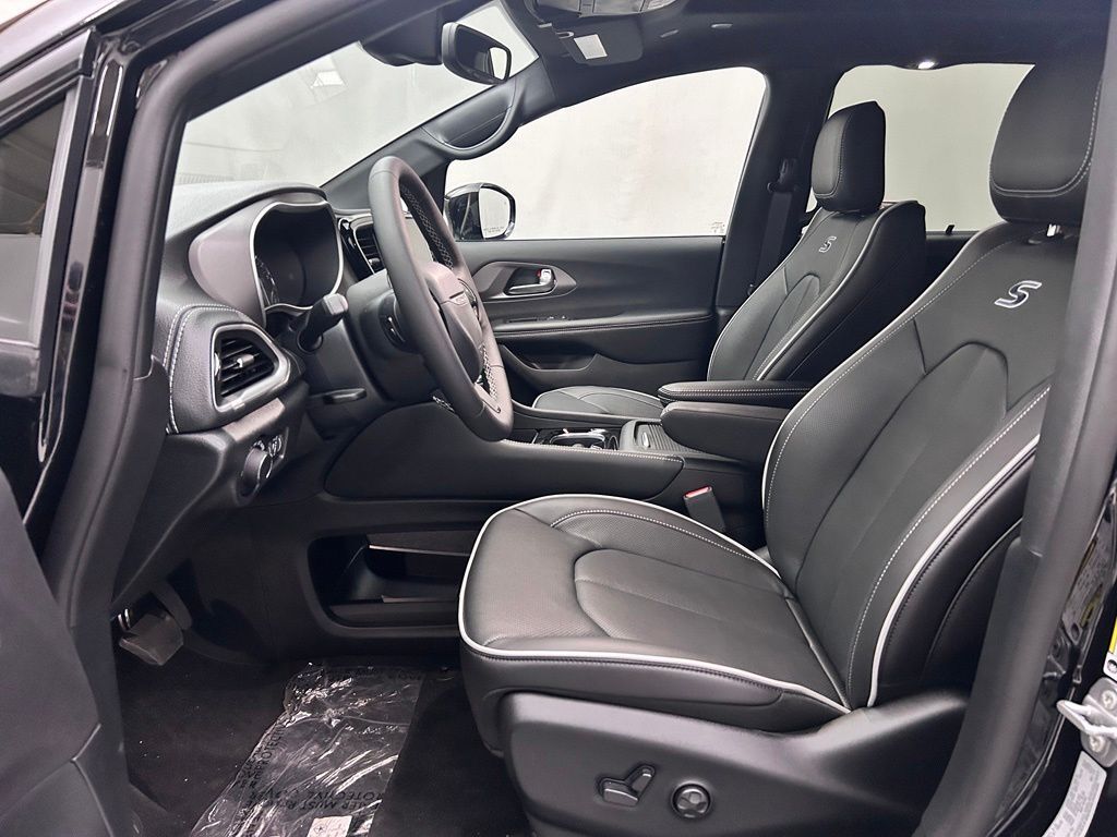 2027 Chrysler Pacifica Limited Portland OR