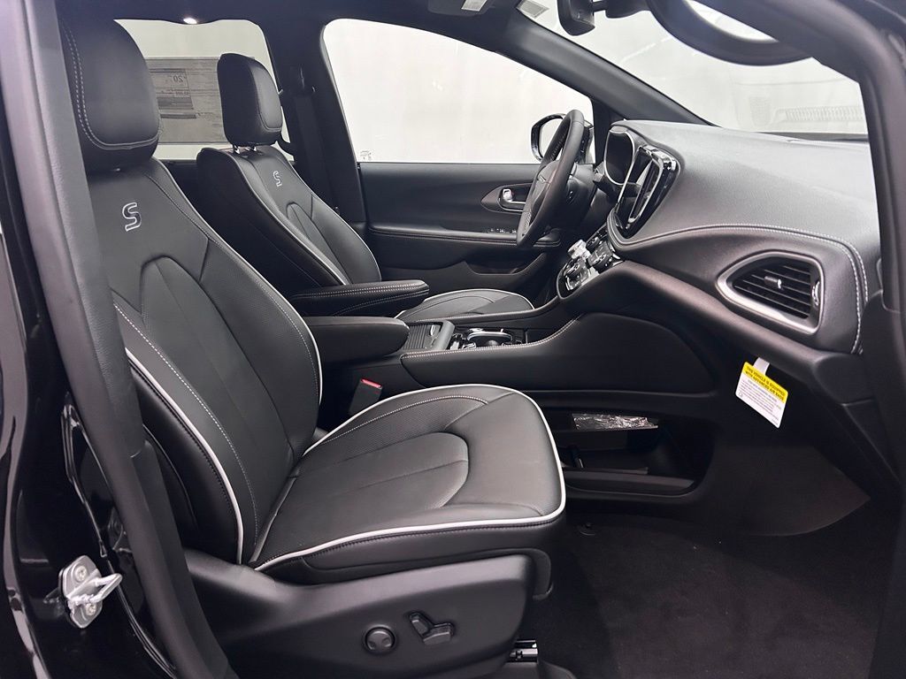 2027 Chrysler Pacifica Limited Portland OR