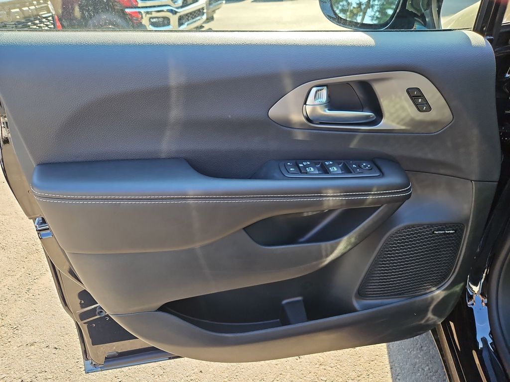 2027 Chrysler Pacifica Limited Portland OR