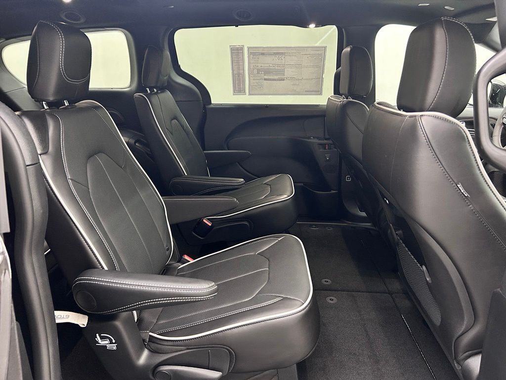 2027 Chrysler Pacifica Limited Portland OR