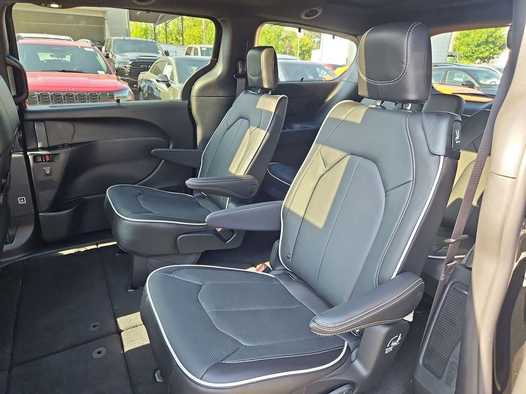 2027 Chrysler Pacifica Limited Portland OR