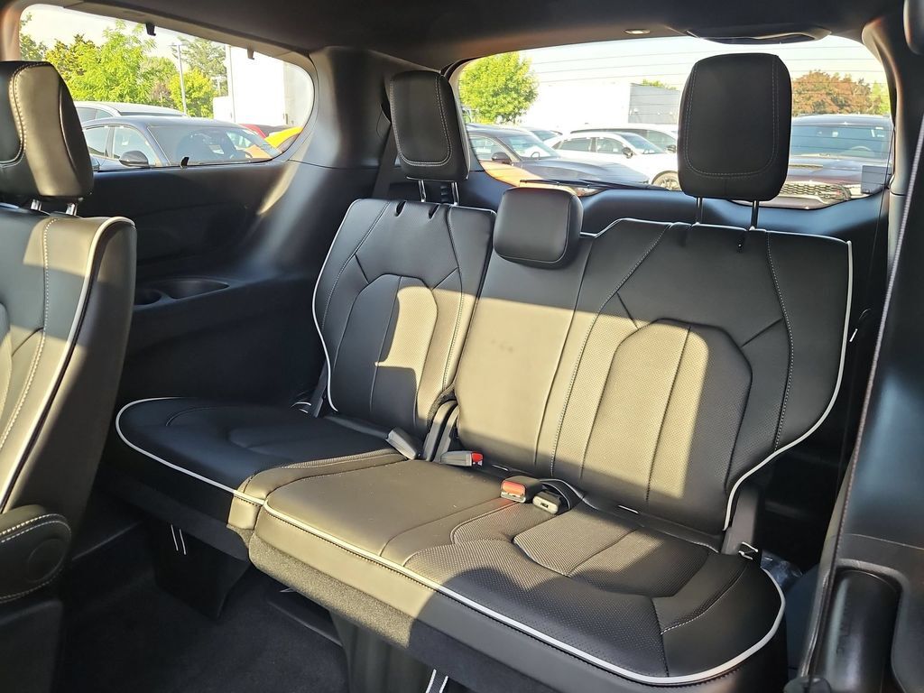2027 Chrysler Pacifica Limited Portland OR