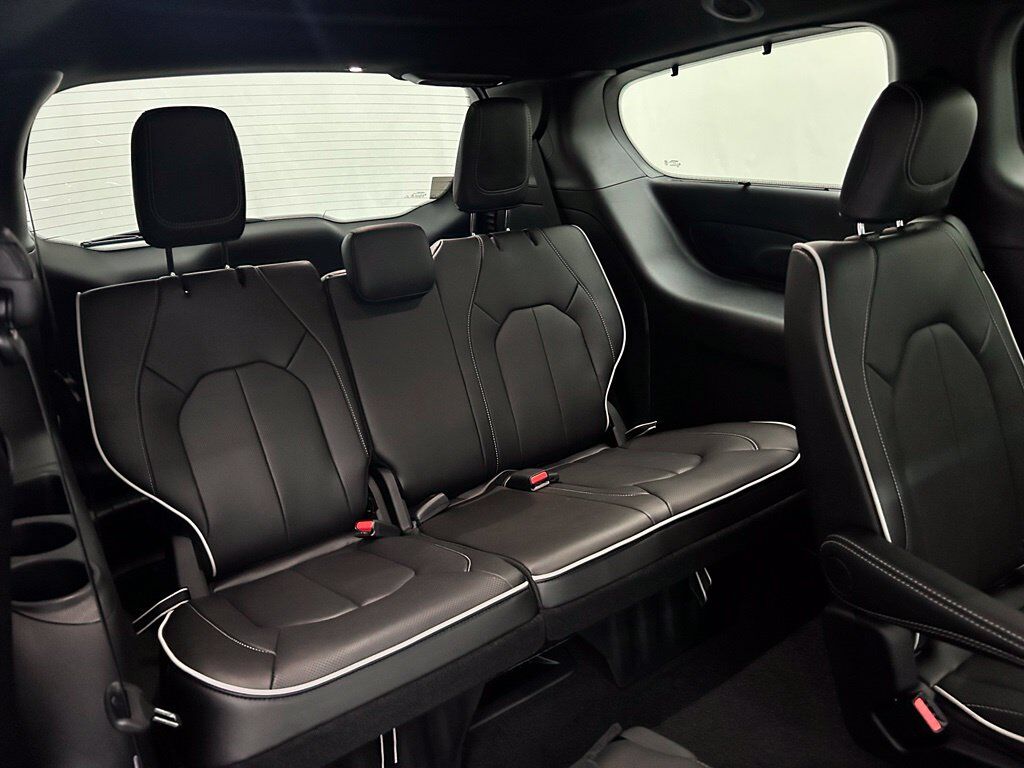 2027 Chrysler Pacifica Limited Portland OR