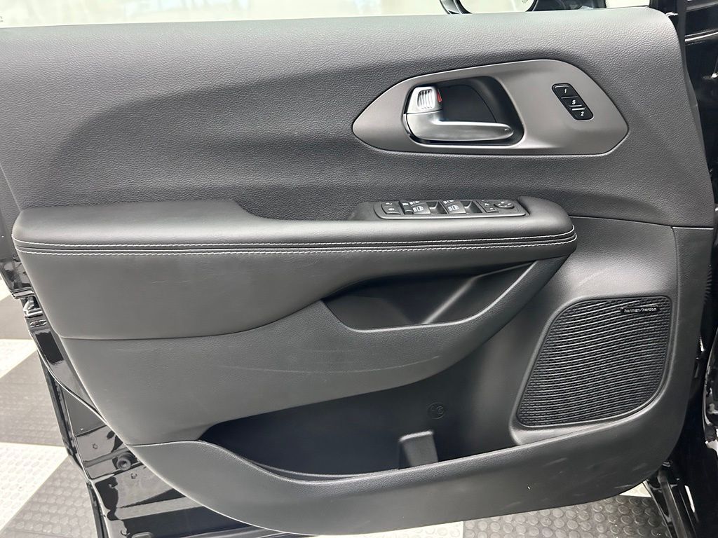 2027 Chrysler Pacifica Limited Portland OR