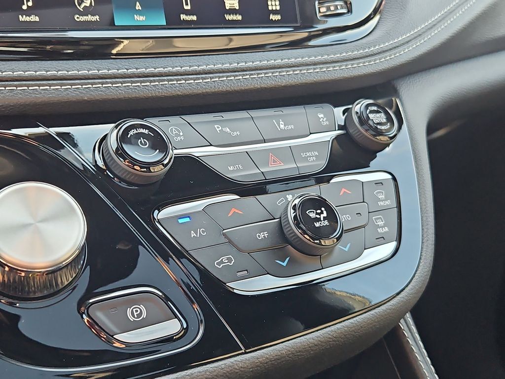2027 Chrysler Pacifica Limited Portland OR