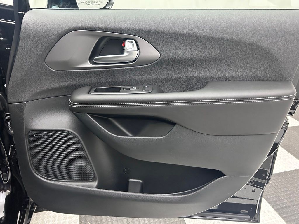 2027 Chrysler Pacifica Limited Portland OR