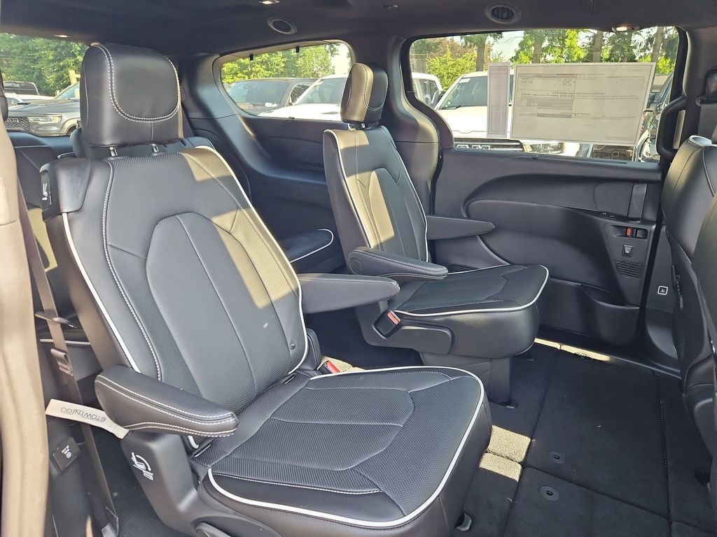 2027 Chrysler Pacifica Limited Portland OR