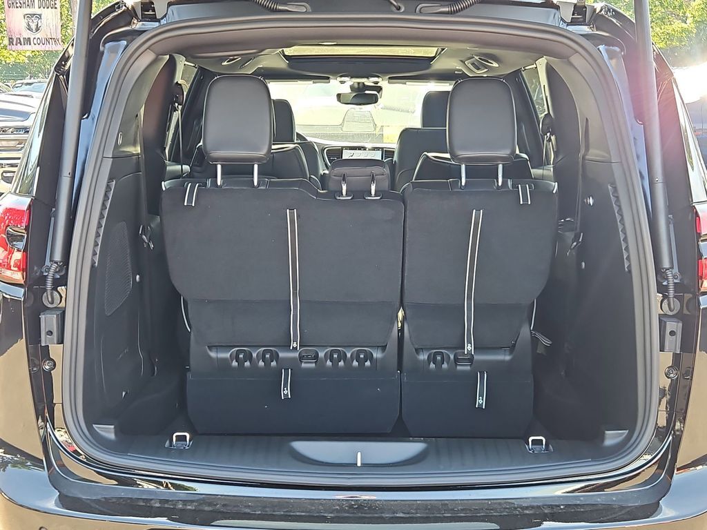 2027 Chrysler Pacifica Limited Portland OR