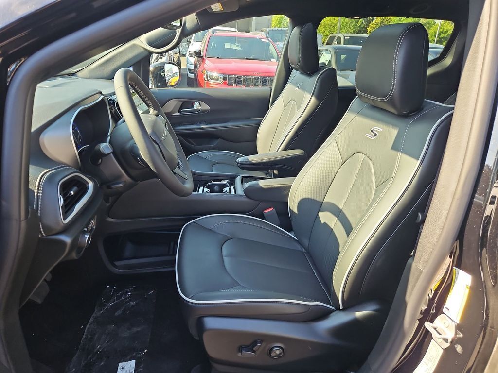 2027 Chrysler Pacifica Limited Portland OR