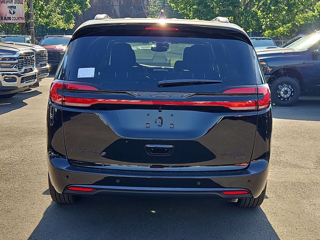2027 Chrysler Pacifica Limited Portland OR